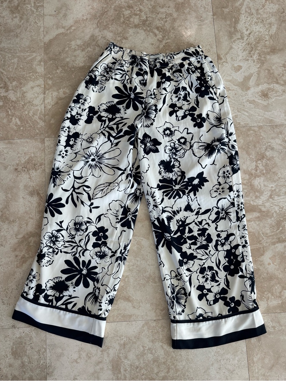 Abercrombie & Fitch Floral pants